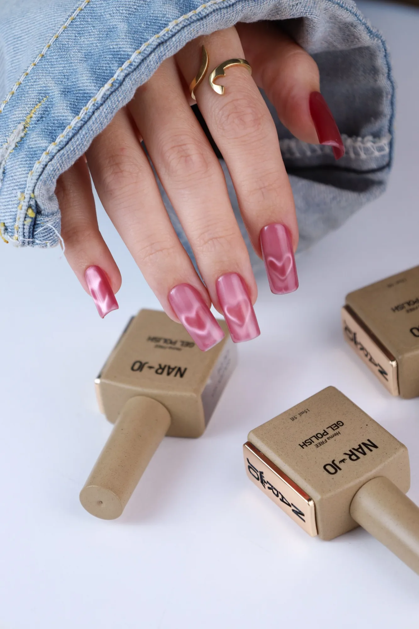 Narjo Rose Quartz Glow Cat Eye Gel Polish