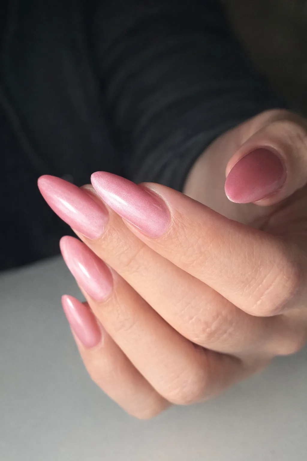 Narjo Rose Quartz Glow Cat Eye Gel Polish